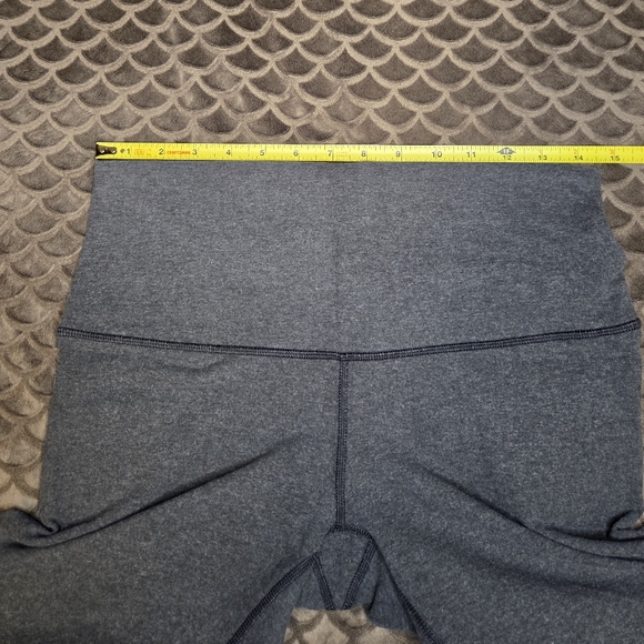 G276. Lululemon Wunder Under Crop (Cotton Roll Down) in Heather Black - Size 10? - Picture 4 of 6